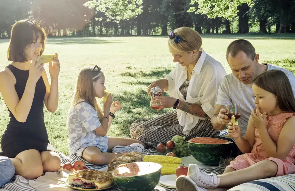 Beyond the Screen: The Best Family Bonding Activities for Stronger Connections.