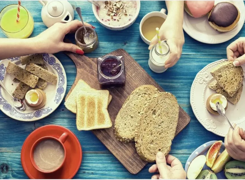 Why Eating Breakfast Before 9AM Could Help Make Depression Toast