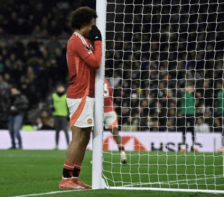 Zirkzee has issued an apology to Manchester United supporters following his unsuccessful penalty attempt.